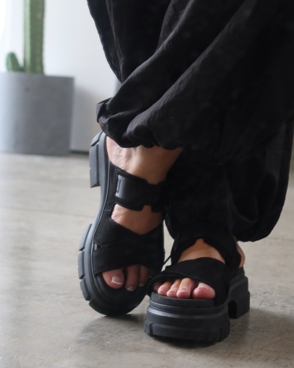 Black Ugg Ashton Women Slides | 096214-EYO