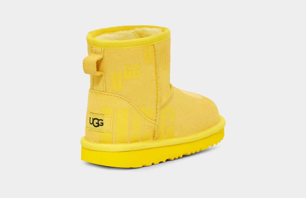 Yellow Ugg Classic Mini Scatter Graphic Kids' Boots | 754380-ZVN