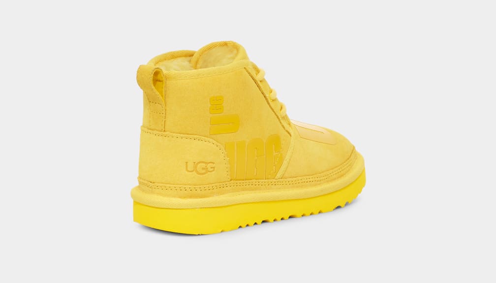 Yellow Ugg Neumel II Scatter Graphic Kids' Boots | 217560-ZUF