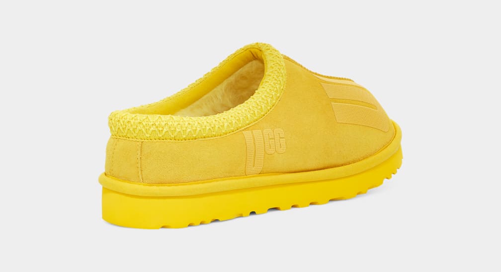 Yellow Ugg Tasman Scatter Graphic Men Slippers | 625973-CRL