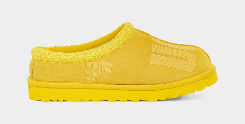 Yellow Ugg Tasman Scatter Graphic Men Slippers | 625973-CRL